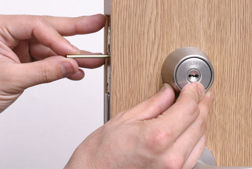 鍵が折れた・シリンダーに詰まったときの対処法【図解